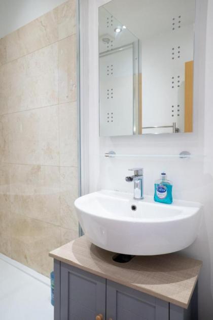 Trendy & Central 2BD Flat -Brick Lane Shoreditch! - image 27