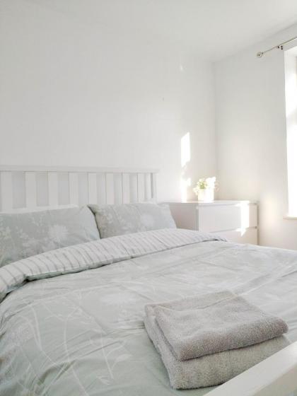 Cosy Rooms near Canary Wharf & the O2 - image 25