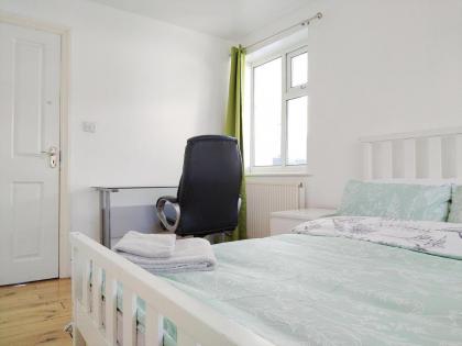 Cosy Rooms near Canary Wharf & the O2 - image 28