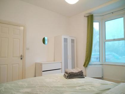 Cosy Rooms near Canary Wharf & the O2 - image 30