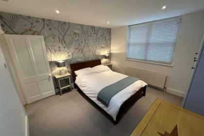 Contemporary 2BD Flat - 1 Min to Pimlico Station! - image 9