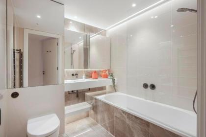 Fabulous Westfield 2 bed - image 23
