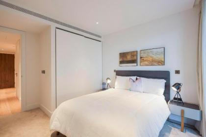Fabulous Westfield 2 bed - image 25