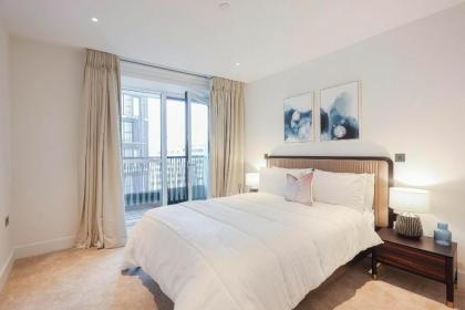 Fabulous Westfield 2 bed - image 26