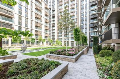 Fabulous Westfield 2 bed - image 29