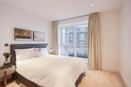 Fabulous Westfield 2 bed - image 30