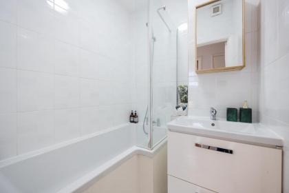 Charming Apartment in the Heart of Pimlico - image 22