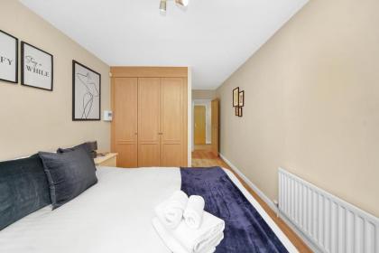 2 Bedroom Riverside Apartment near Canary Wharf! - image 26