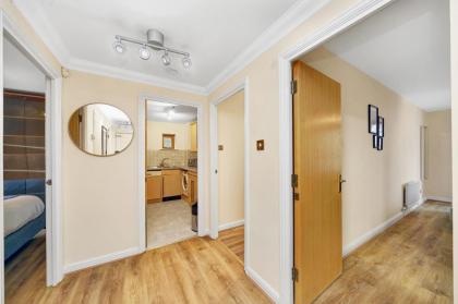 2 Bedroom Riverside Apartment near Canary Wharf! - image 27