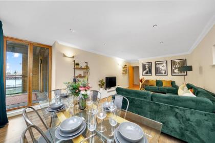 2 Bedroom Riverside Apartment near Canary Wharf! - image 30