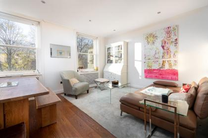 Bright Belgravia Home by UnderTheDoormat