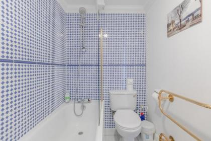 Spacious 3BD Flat - 14 Mins to Buckingham Palace! - image 22