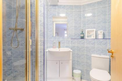 Spacious 3BD Flat - 14 Mins to Buckingham Palace! - image 24
