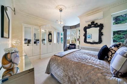 Finest Retreats - Elm Tree - image 21
