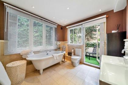 Finest Retreats - Elm Tree - image 23