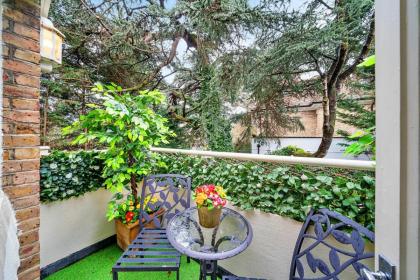 Finest Retreats - Elm Tree - image 24