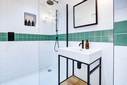 Popular1 Bedroom Flat Close to Queens Park with SUPER FAST INTERNET - image 23