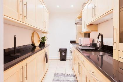 Unique Cozy 3bd Garden flat - image 29