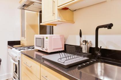 Unique Cozy 3bd Garden flat - image 30