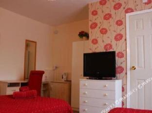 Avis Hotel - image 4