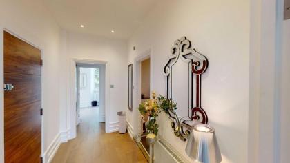 Eighteen Rutland Gate - image 30
