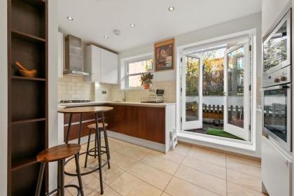 Stylish Apartment in Euston and near Camden with Private Roof Terrace - image 24