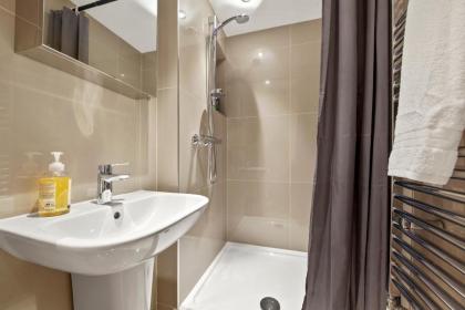 Stylish Apartment in Euston and near Camden with Private Roof Terrace - image 28