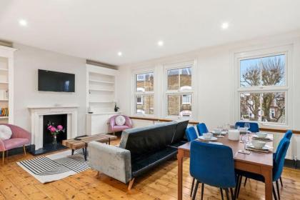 Stylish Apartment in Fulham Zone 2 with private Roof Terrace - image 13