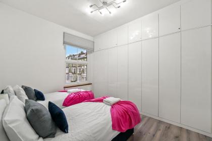 Stylish Apartment in Fulham Zone 2 with private Roof Terrace - image 21