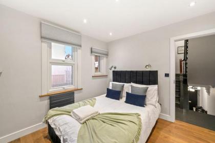 Stylish Apartment in Fulham Zone 2 with private Roof Terrace - image 5
