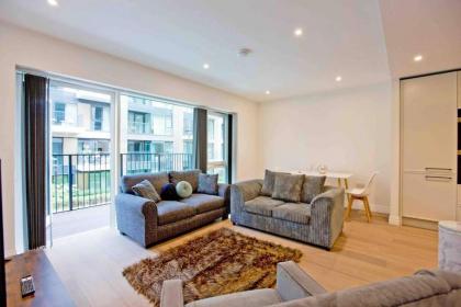 Modern 1 bedroom flat with balcony in Chelsea - image 22