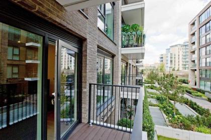 Modern 1 bedroom flat with balcony in Chelsea - image 28