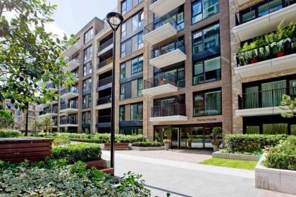 Modern 1 bedroom flat with balcony in Chelsea - image 30