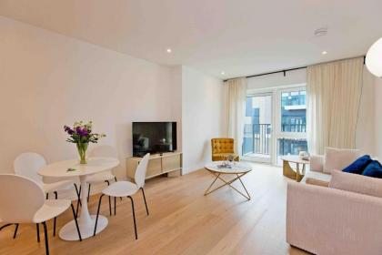 Westwood Brand new AC Luxury 2bed 2 bathrooms spacious family unit London 