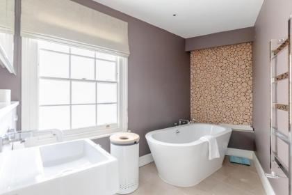Luxurious 3BD Flat - Sloane Square Chelsea! - image 30