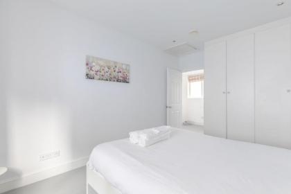 Central & Stylish 2BD Home near Kensington Gardens - image 21