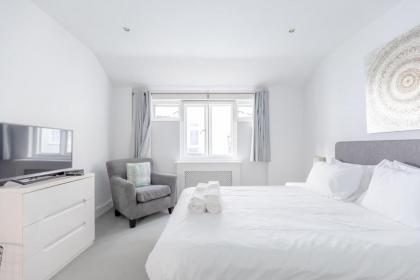 Central & Stylish 2BD Home near Kensington Gardens - image 27