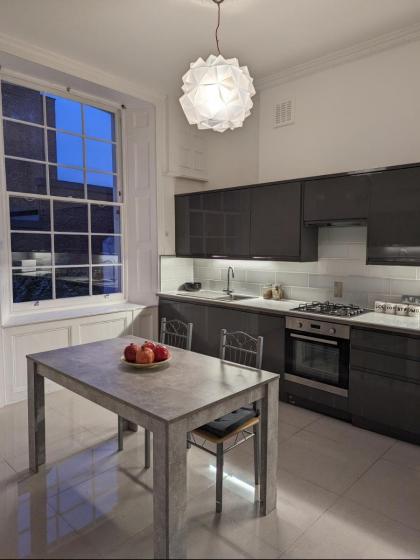 Victorian Apartment on the Famous Essex Rd in Islington