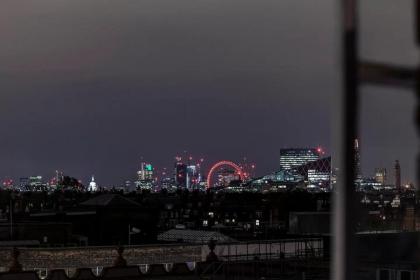 Pass the Keys Panoramic views and luxury beds in Chelsea - image 26