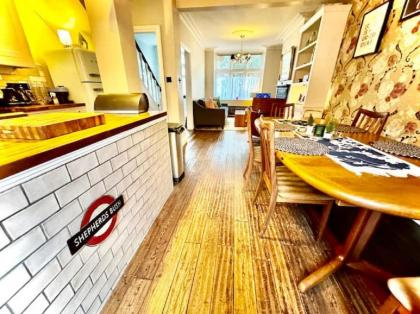 Shepherds Bush Holiday home - image 26