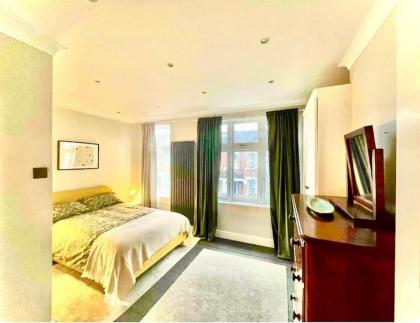 Shepherds Bush Holiday home - image 9