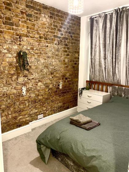 Modern 4-bedroom Apartment in Fulham London - image 5
