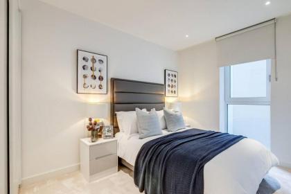 Chic 2-Bedroom Flat with Balcony in the Heart of London Steps from Westfield - image 23