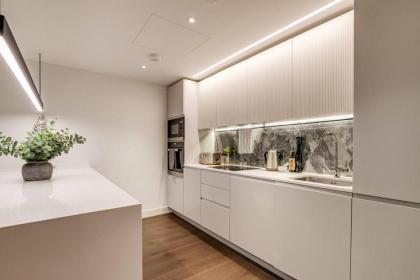 Chic 2-Bedroom Flat with Balcony in the Heart of London Steps from Westfield - image 24