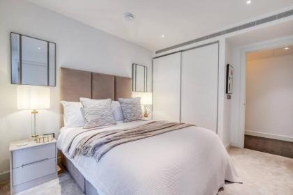 Chic 2-Bedroom Flat with Balcony in the Heart of London Steps from Westfield - image 25
