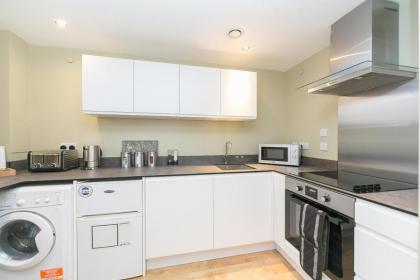 St Pancras Residence 1 BR Flat Sleeps 4 - image 22