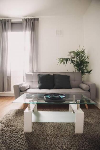 3 bed flat with balcony central - image 28
