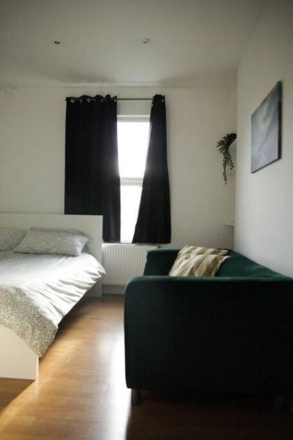 2 bedrooms flat in hammersmith - image 23