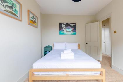 Spacious & Elegant 2BD Victorian Flat - Islington! - image 21