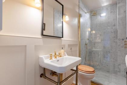 Spacious & Elegant 2BD Victorian Flat - Islington! - image 30